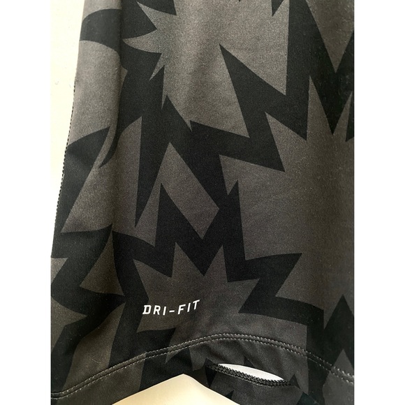 Nike Pro Dri Fit Women’s Sleeveless Grey and Black Top Size Medium - Picture 5 of 7